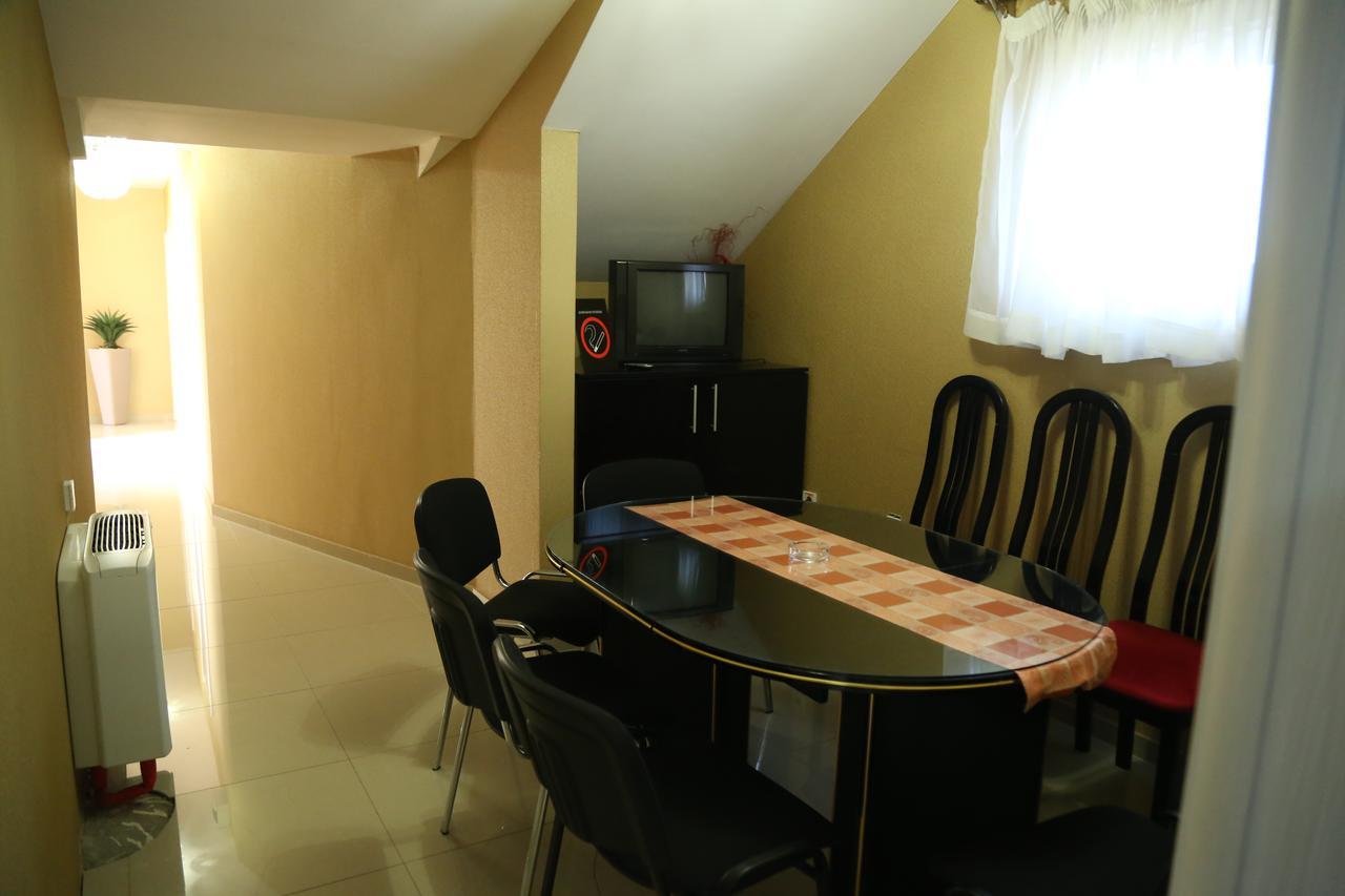B&B Vila Bela Ruza Sremska Mitrovica Exterior photo